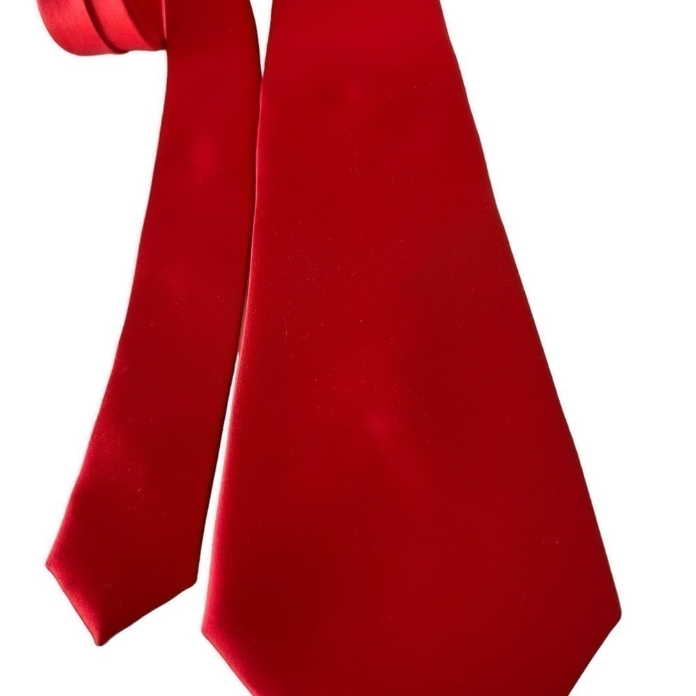 Puccini 100% hand made Microfiber Red silky tie 3 1/4 inches wide 59 inches long - Picture 3 of 5